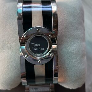 Pre-owned Gucci Twirl Collection Watch Black Striped.